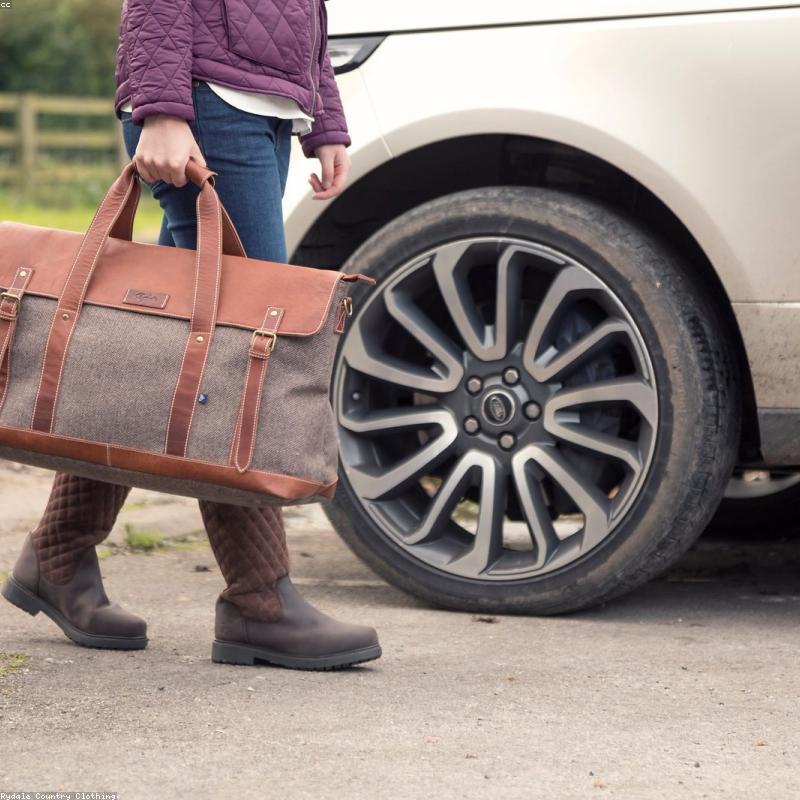 Leather Weekender Bag — Chestnut